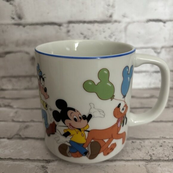 The Disney Store Mickey Minnie Goofy Donald Pluto Louie Ceramic Coffee Mug 8oz - Picture 3 of 7